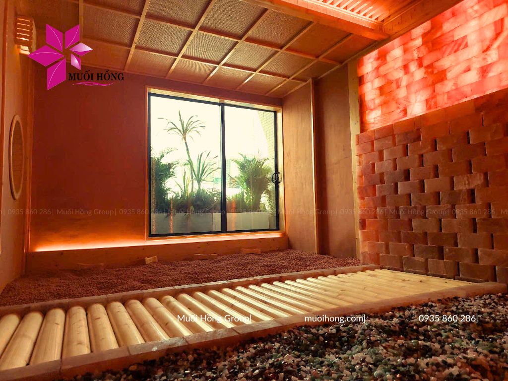 Thi c&ocirc;ng spa đ&aacute; muối hồng ngoại